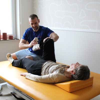 rehabilitacja z terapeutą Arturem Lewandowskim